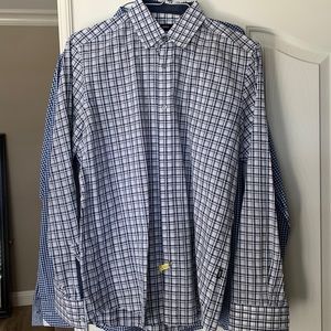 Dry cleaned and like new condition.  Mens regular fir medium.